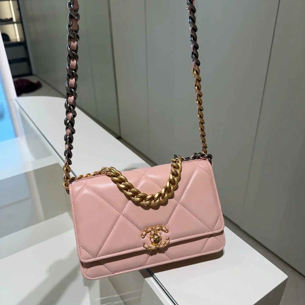 Chanel Light Pink Quilted Crossbody Bag with Gold Chain - Picture 1 of 4